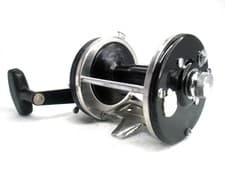 Abu Garcia Ambassadeur 7000 C3 Round Baitcasting Reel